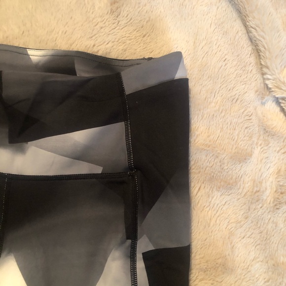 REEBOK Women SZ Small Black Printed Leggings - Picture 4 of 7